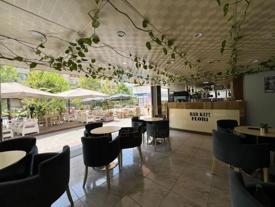 Tirane, shitet lokal Kati 0, 47 m² 130.000 € (unaza e re)