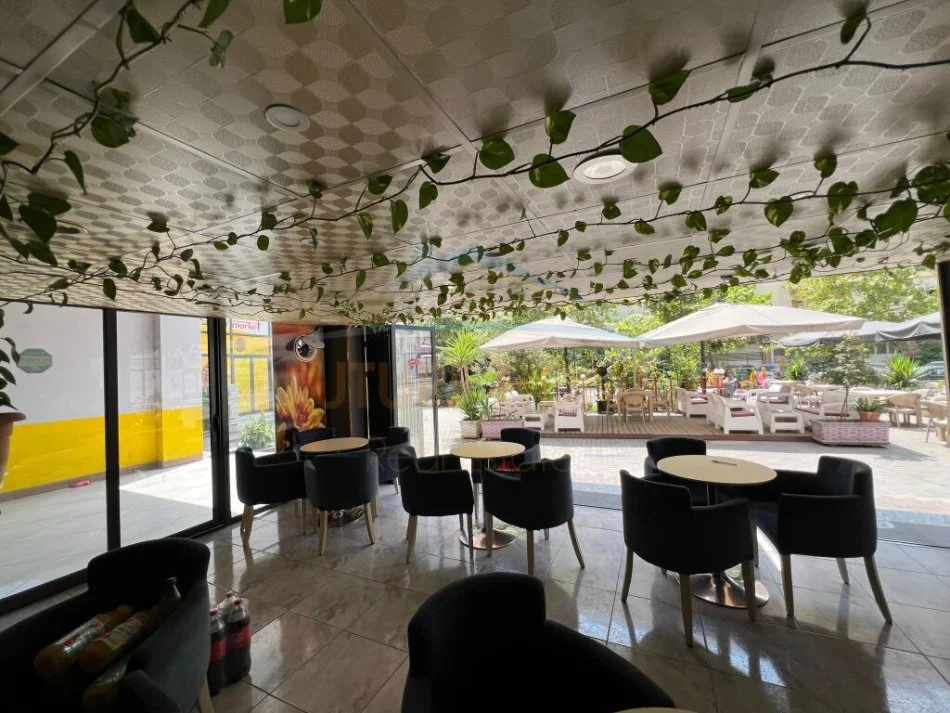 Tirane, shitet lokal Kati 0, 47 m² 130.000 € (unaza e re)