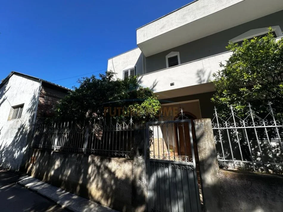 Tirane, jepet me qera Vile 3 Katshe , 285 m² 1.950 € 