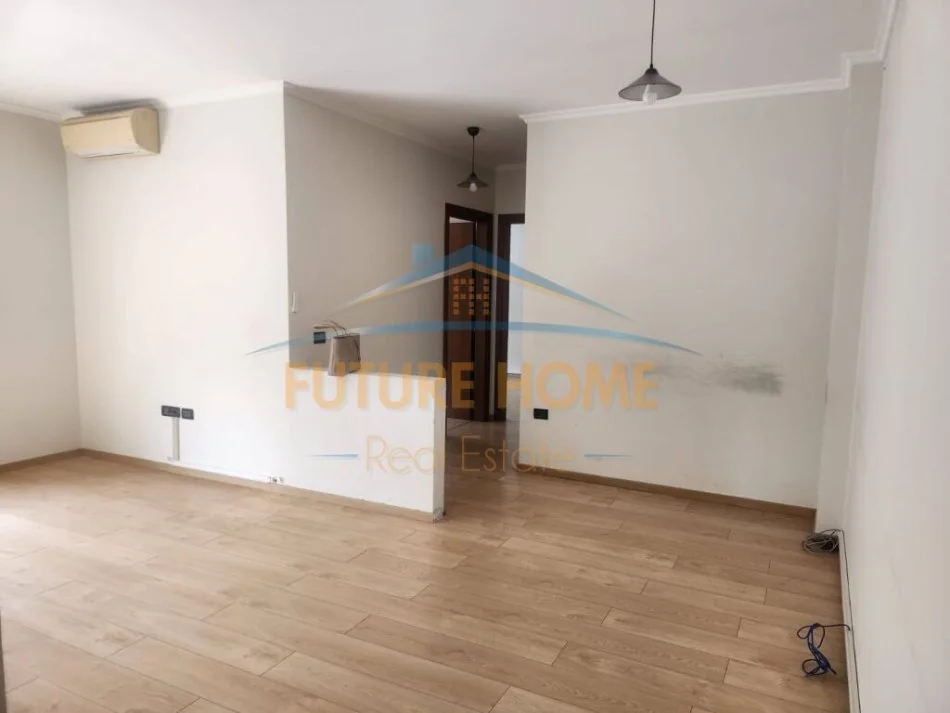 Tirane, jepet me qera ambjent biznesi Kati 7, 101 m² 1.000 € (Bulevardi Gjergj Fishta)
