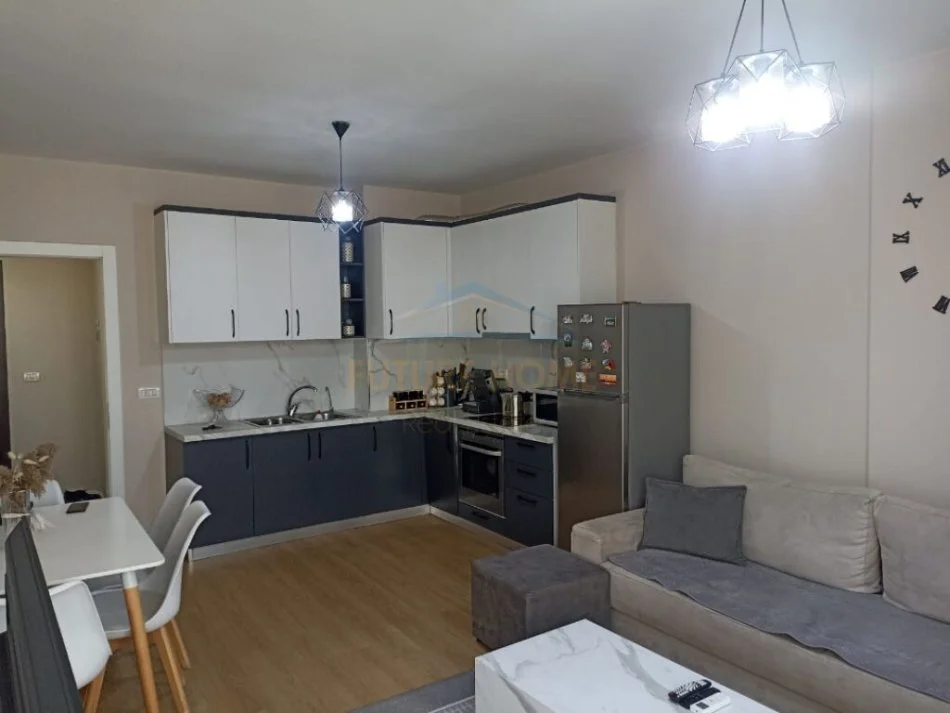 Tirane, shitet apartament 1+1 Kati 1, 66 m² 110.000 € (Unaza e Re)