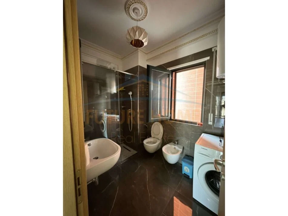 Tirane, jepet me qera apartament 2+1 Kati 4, 105 m² 650 € (Astir)