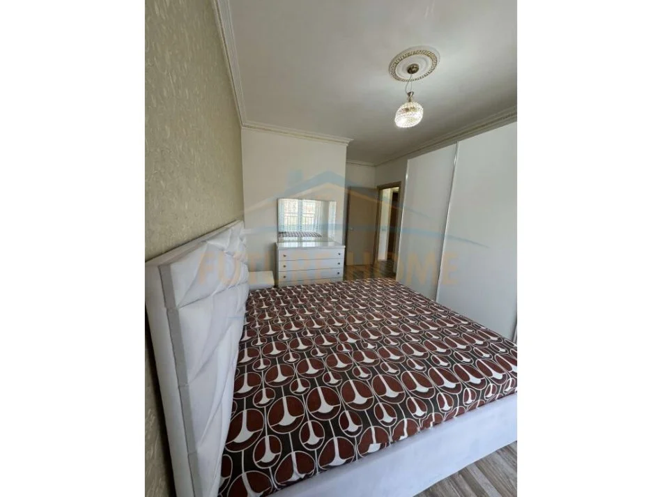 Tirane, jepet me qera apartament 2+1 Kati 4, 105 m² 650 € 