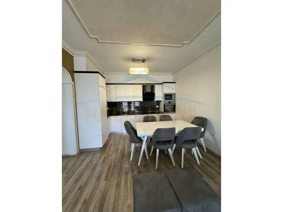 Tirane, jepet me qera apartament 2+1 Kati 4, 105 m² 650 € (Astir)