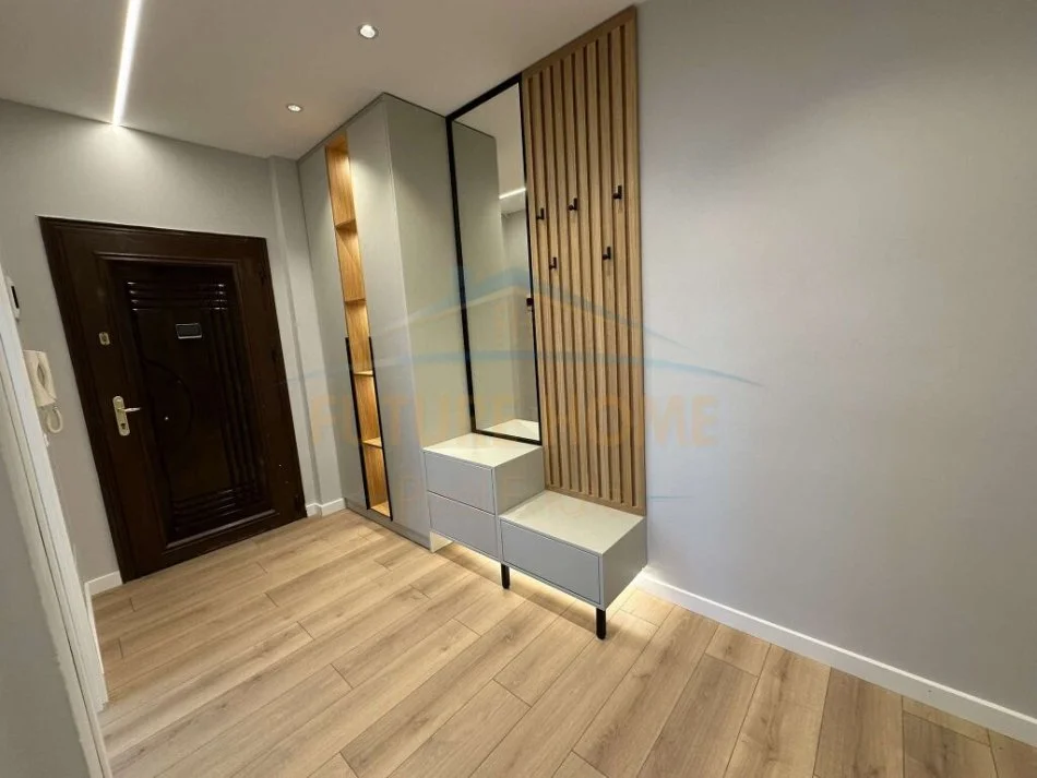 Tirane, shitet apartament 2+1+Ballkon Kati 5, 87 m² 142.000 € (laprake)