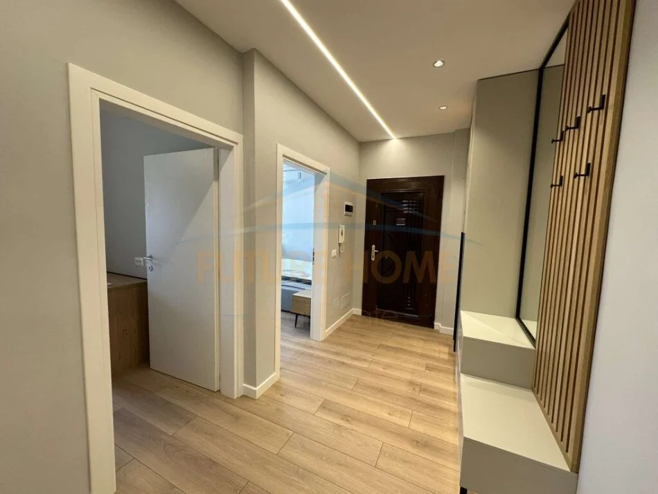 Tirane, shitet apartament 2+1+Ballkon Kati 5, 87 m² 142.000 € (Laprake)