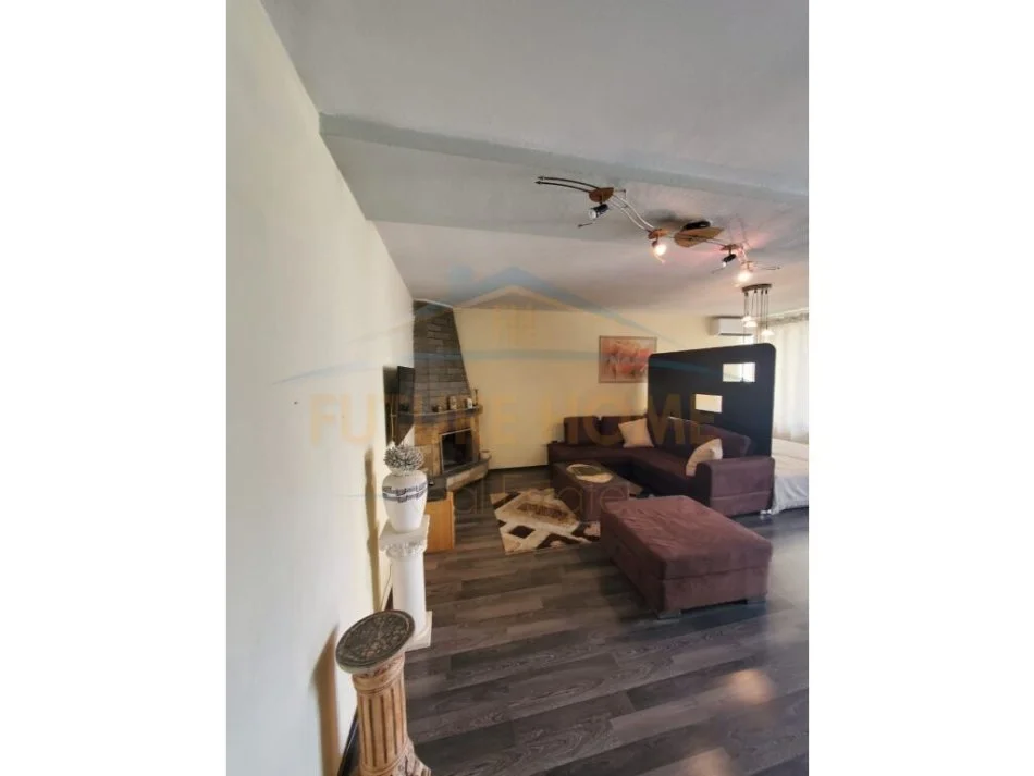 Tirane, jepet me qera apartament 3+1+Ballkon Kati 2, 180 m² 500 € (Brryli)