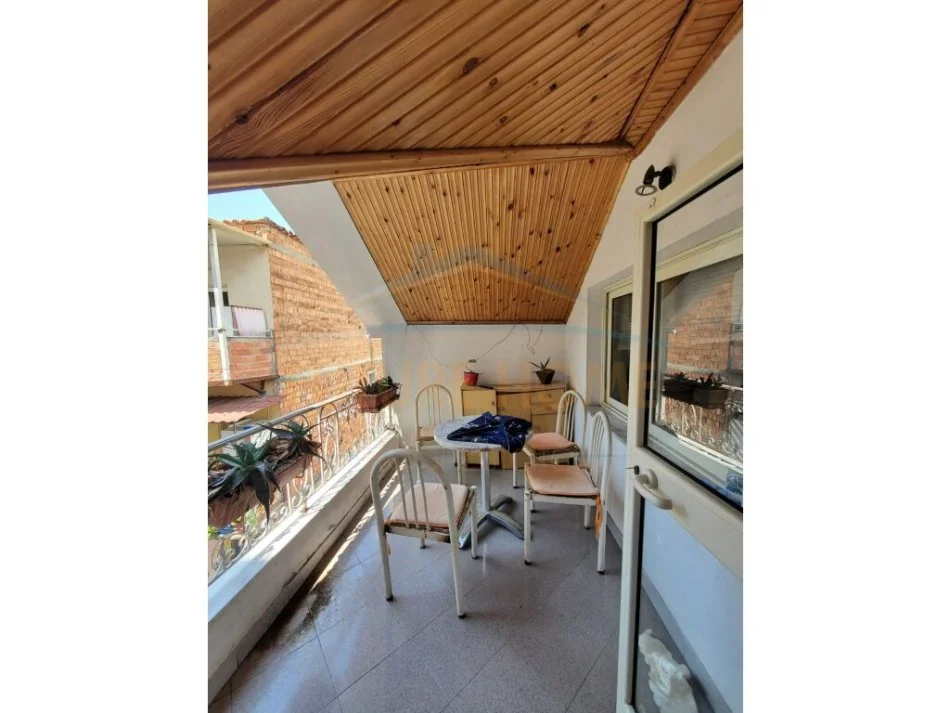 Tirane, jepet me qera apartament 2+1 Kati 2, 180 m² 600 € (Brryl, Tirane)