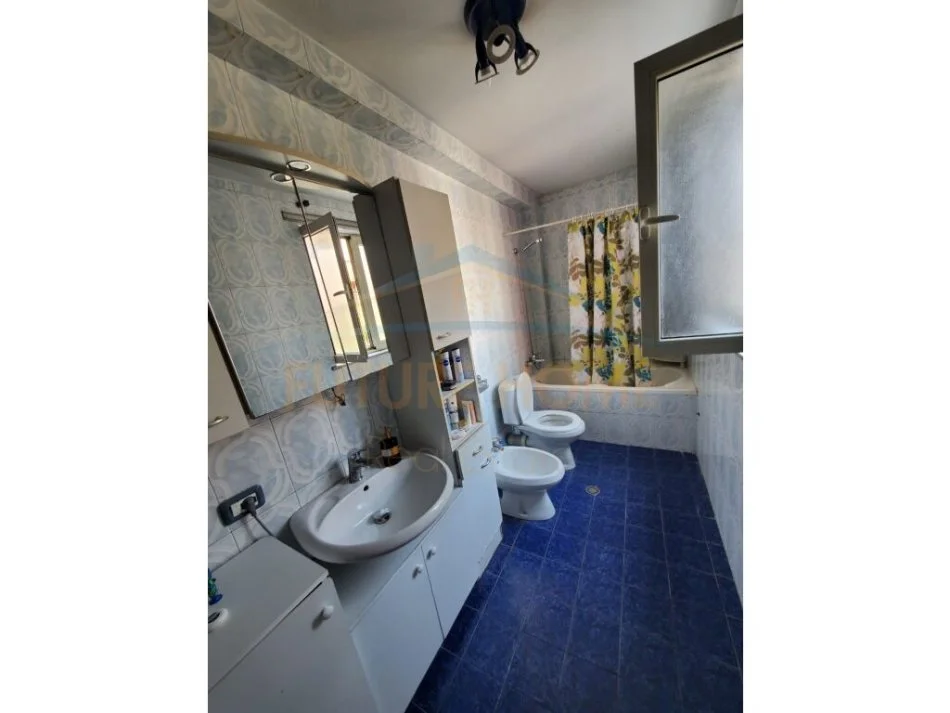 Tirane, jepet me qera apartament 2+1 Kati 2, 180 m² 600 € (Brryl, Tirane)