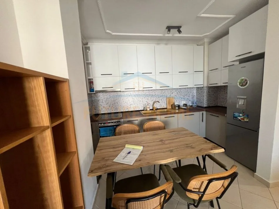 Durres, shitet apartament 2+1 Kati 4, 80 m² 120.000 € (plazh hekurudha,durres)