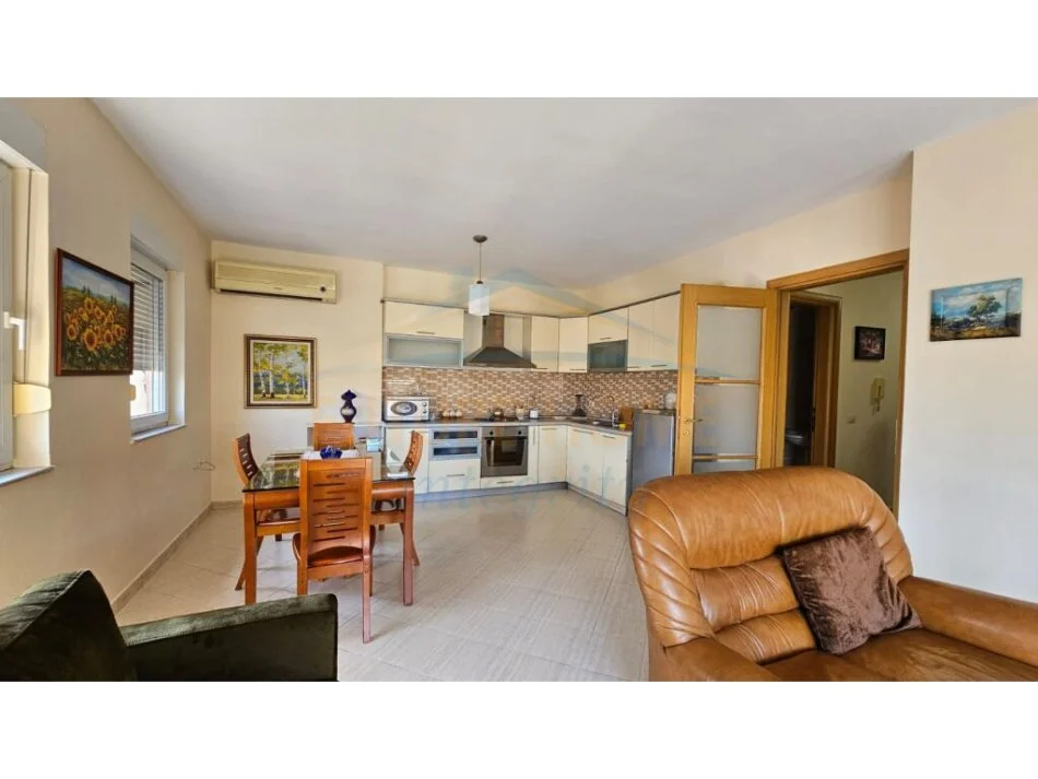 Tirane, jepet me qera apartament 2+1 Kati 8, 112 m² 850 € (Rruga e Elbasanit, afer Ambasades Amerikane)