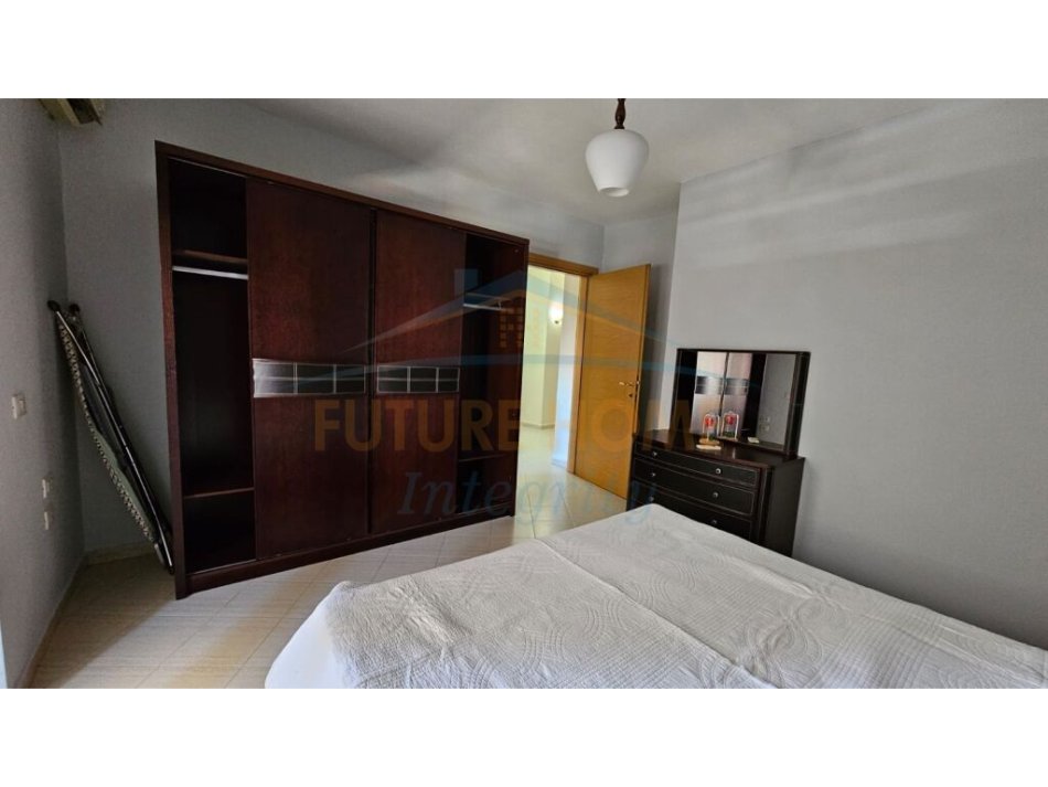 Tirane, jepet me qera apartament 2+1 Kati 8, 112 m² 850 € (. Apartamenti ndodhet pranë Ambasadës Amerikane)