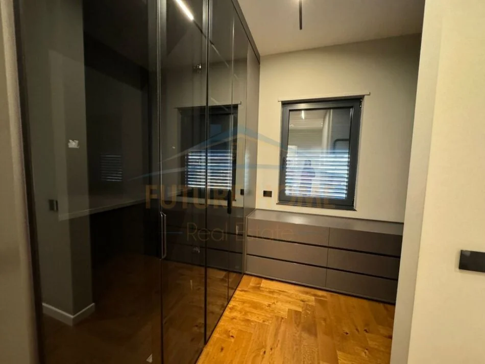 jepet me qera apartament 3+1 Kati 4, 120 m² 1.200 € (Qender Bluestar, Durres)