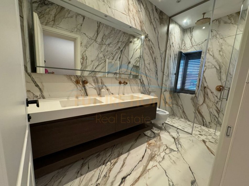 Durres, jepet me qera apartament 3+1+Aneks+Ballkon Kati 4, 120 m² 1.200 € (durres)