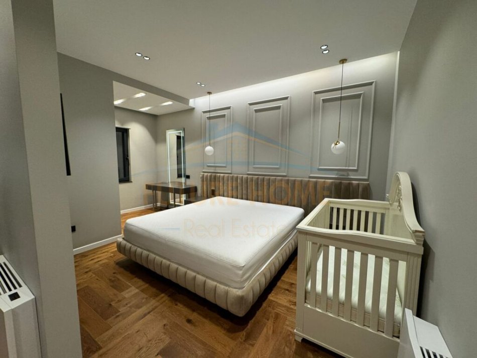 Durres, jepet me qera apartament 3+1+Aneks+Ballkon Kati 4, 120 m² 1.200 € (durres)