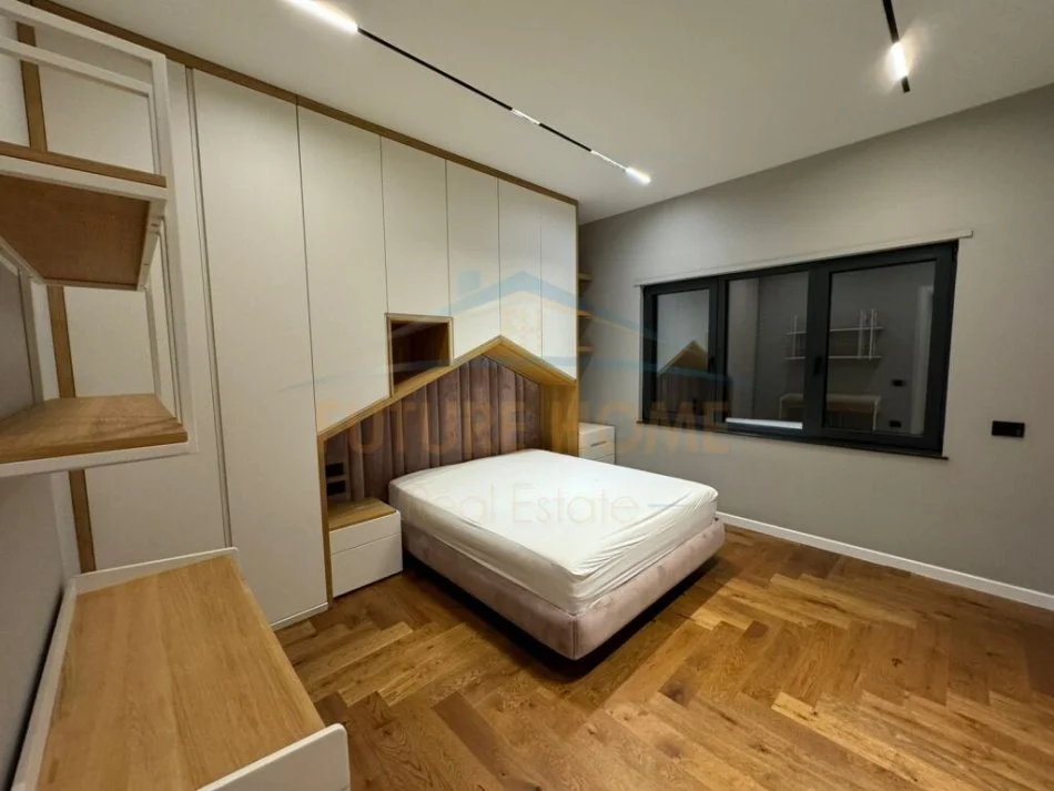 Durres, jepet me qera apartament 3+1+Aneks+Ballkon Kati 4, 120 m² 1.200 € (Rruga Egnatia , prane qendres Blue star .)