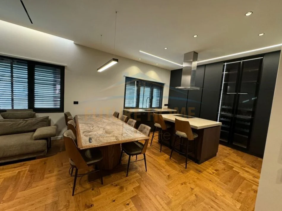 Durres, jap me qera apartament 3+1+Ballkon Kati 4, 120 m² 1.200 € (BluStare)