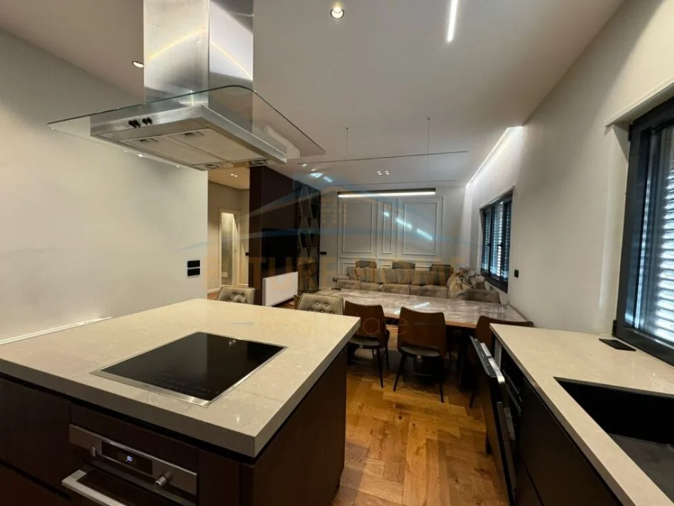 jepet me qera apartament 3+1 Kati 4, 120 m² 1.200 € (Qender Bluestar, Durres)