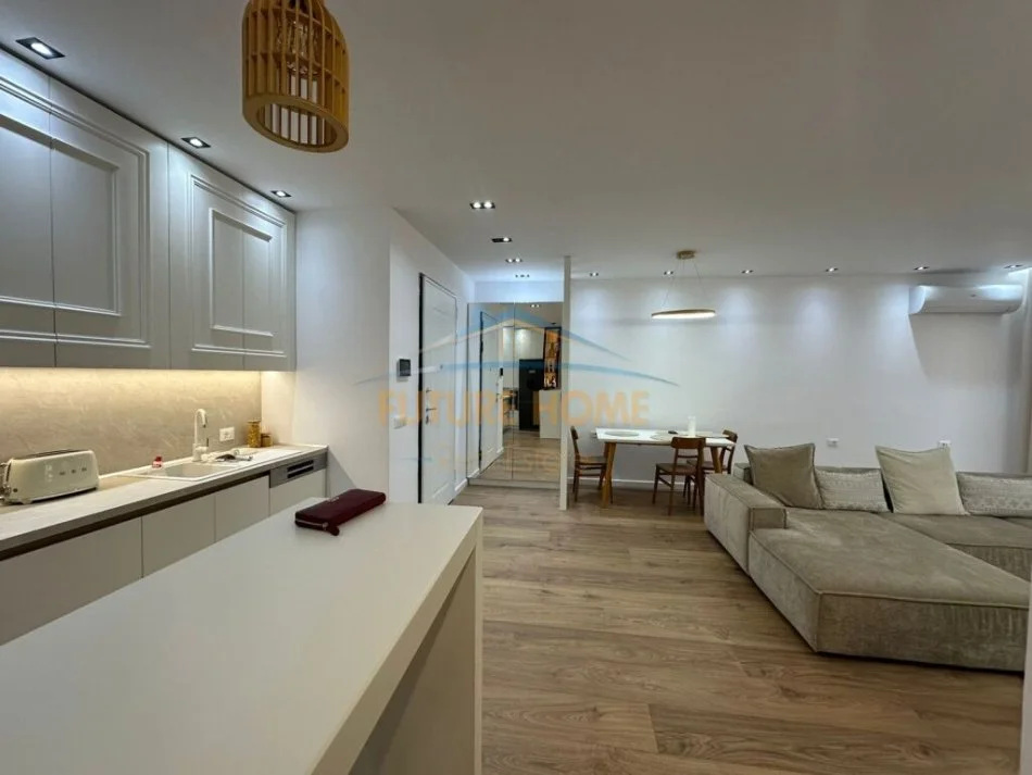 Tirane, jepet me qera apartament 2+1+Aneks+Ballkon Kati 4, 113 m² 1.400 € (Rruga e Kavajes)