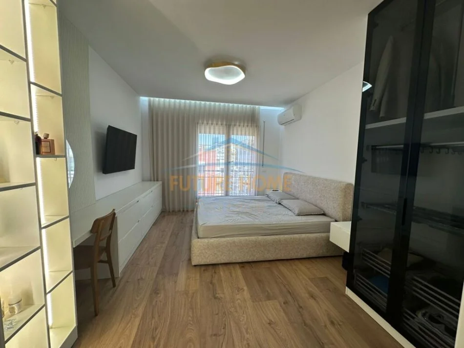 Tirane, jepet me qera apartament 2+1+Aneks+Ballkon Kati 4, 113 m² 1.400 € (Rruga e Kavajes)