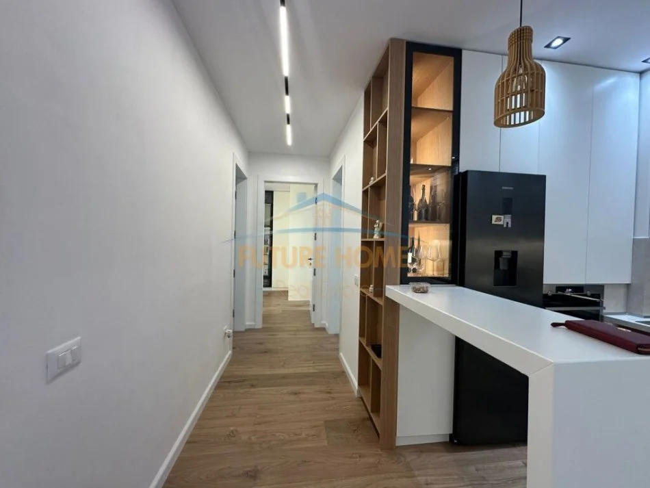 Tirane, jepet me qera apartament 2+1+Aneks+Ballkon Kati 4, 113 m² 1.400 € (Rruga e Kavajes)