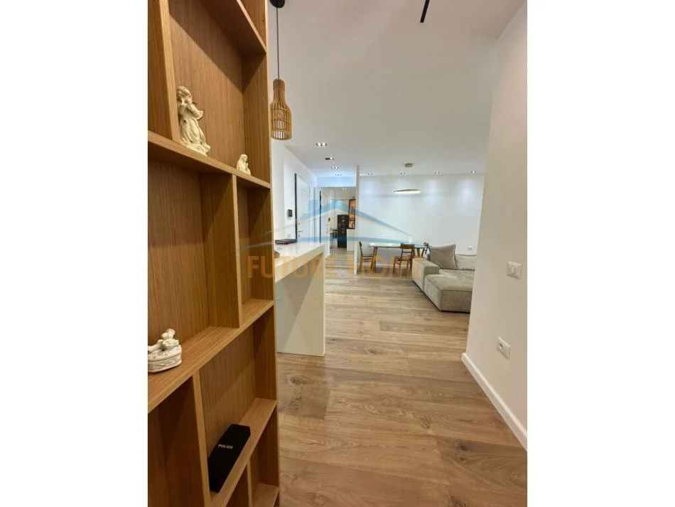 Tirane, jepet me qera apartament 2+1+Aneks+Ballkon Kati 4, 113 m² 1.400 € (Rruga e Kavajes)