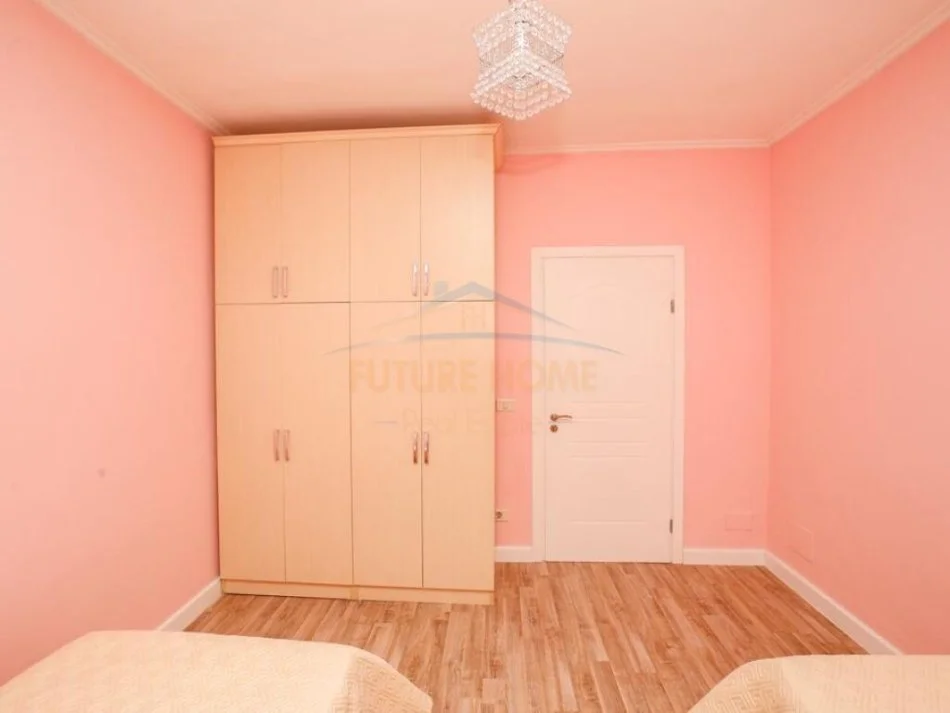 Tirane, jepet me qera apartament 3+1+Ballkon Kati 16, 157 m² 1.200 € (9 Kateshet)