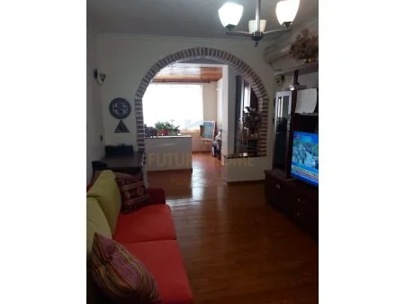 Tirane, shitet apartament duplex 4+1 Kati 2, 157 m² 239.000 € (prane Stadiumit Dinamo, Tirane, AREA43176)