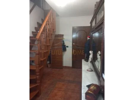 Tirane, shitet apartament duplex 4+1 Kati 2, 157 m² 239.000 € (prane Stadiumit Dinamo, Tirane, AREA43176)