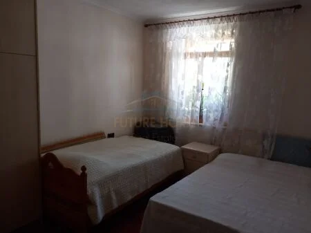 Tirane, shitet apartament duplex 4+1 Kati 2, 157 m² 239.000 € (prane Stadiumit Dinamo, Tirane, AREA43176)