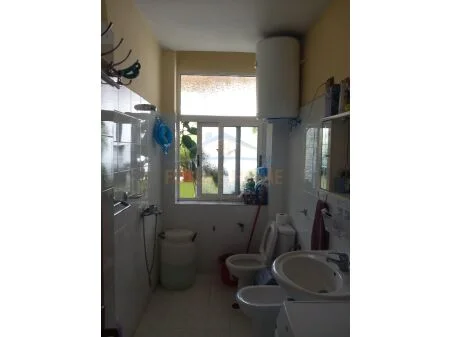 Tirane, shitet apartament duplex 4+1 Kati 2, 157 m² 239.000 € (prane Stadiumit Dinamo, Tirane, AREA43176)