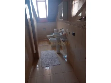 Tirane, shitet apartament duplex 4+1 Kati 2, 157 m² 239.000 € (prane Stadiumit Dinamo, Tirane, AREA43176)