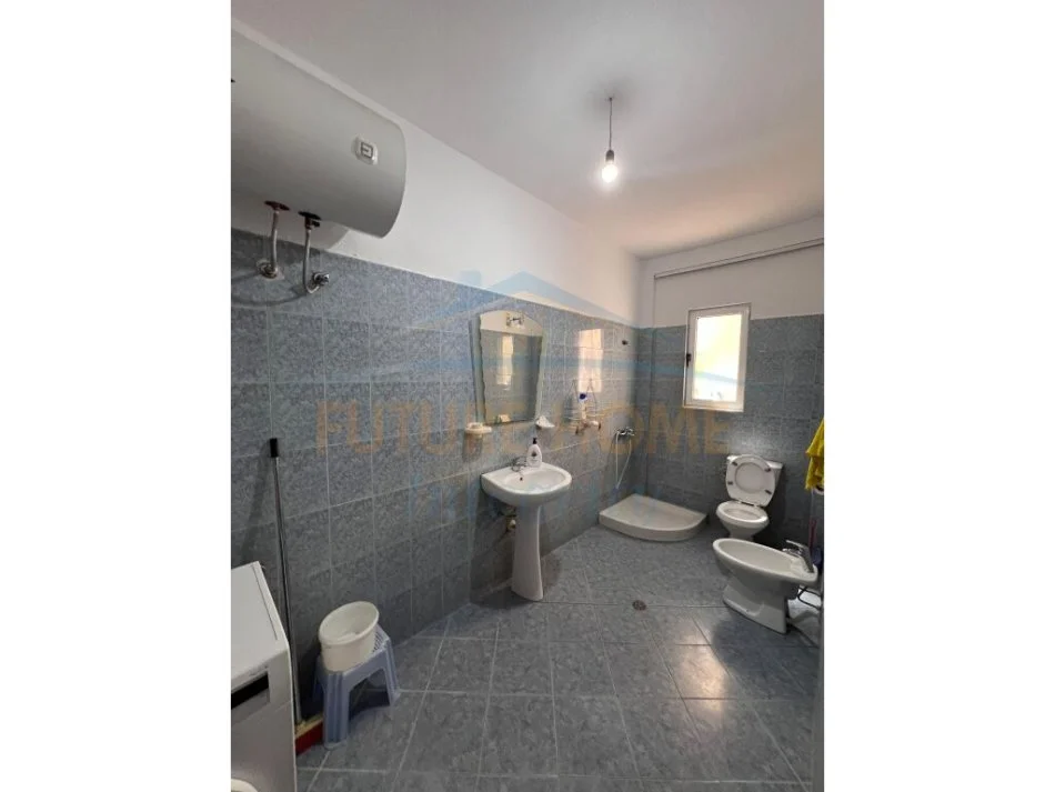 Tirane, jepet me qera apartament 2+1+Ballkon Kati 2, 95 m² 400 € (Kodra e Diellit)