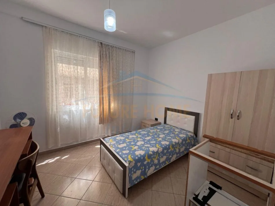Tirane, jepet me qera apartament 2+1+Ballkon Kati 2, 95 m² 400 € (Kodra e Diellit)