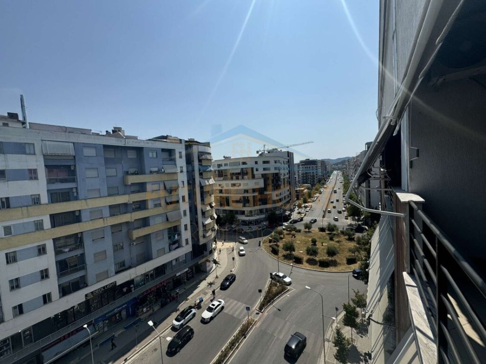 Tirane, jepet me qera apartament 2+1 Kati 7, 100 m² 450 € (Unaza e Re)