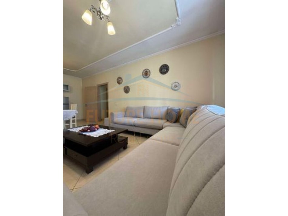 Tirane, jepet me qera apartament 2+1 Kati 7, 100 m² 450 € (Unaza e Re)