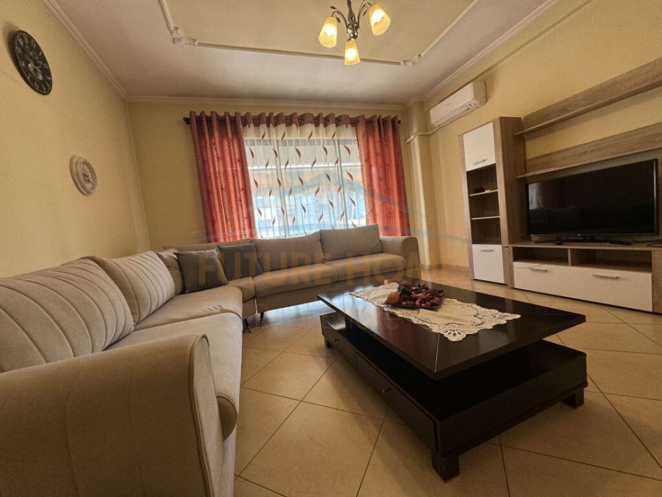 Tirane, jepet me qera apartament 2+1 Kati 7, 100 m² 450 € (Unaza e Re)