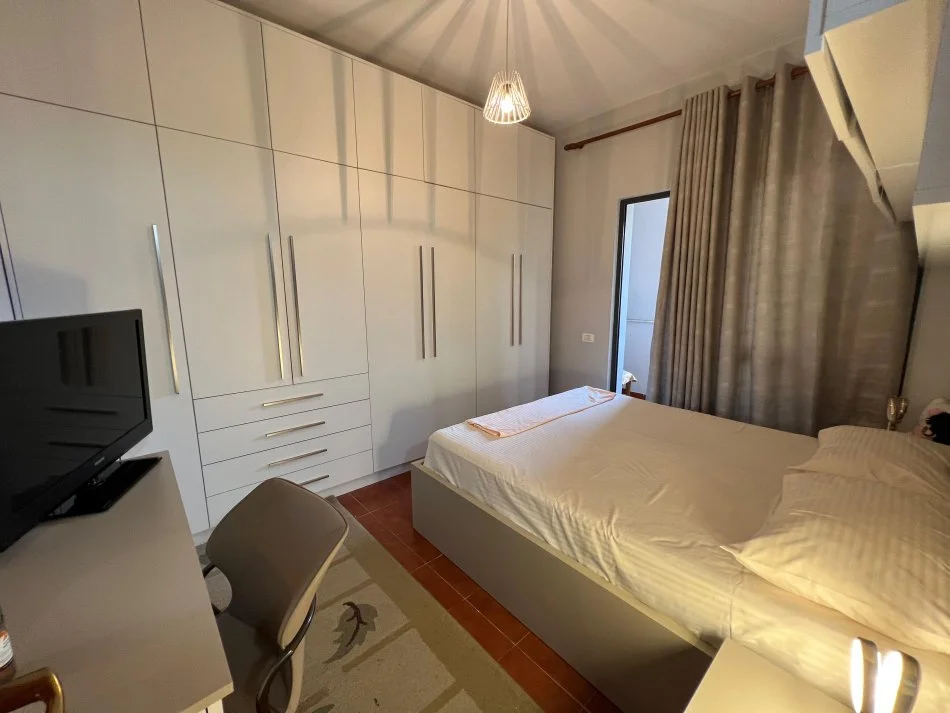 Tirane, jepet me qera 1+1 Kati 3, 65 m² 500 € (Rruga kavajes)