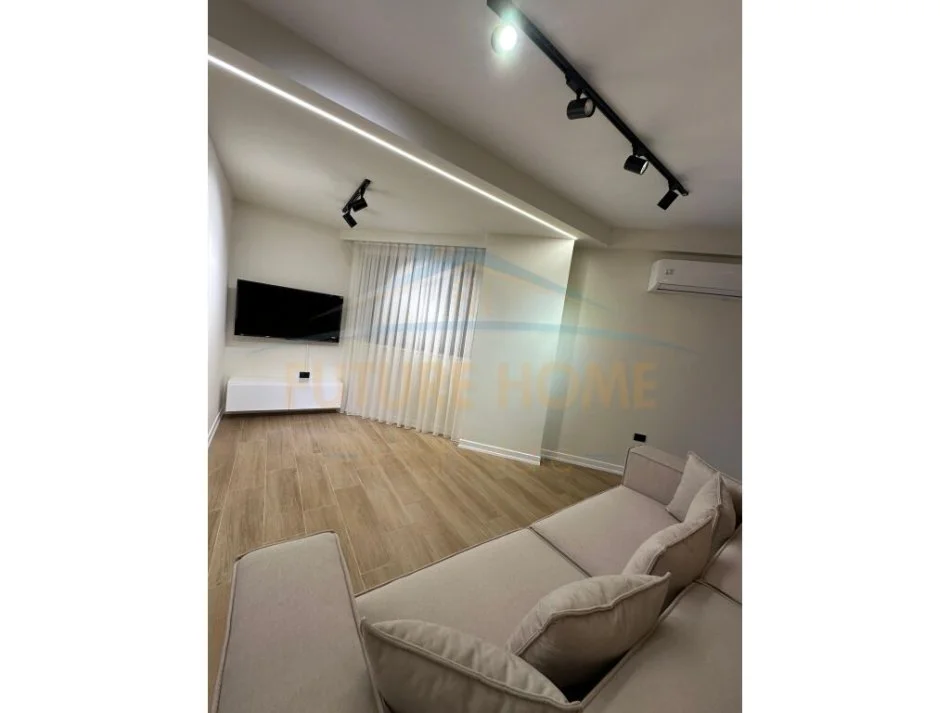 Tirane, jepet me qera apartament 1+1 Kati 5, 65 m² 800 € (Rruga e Durresit)