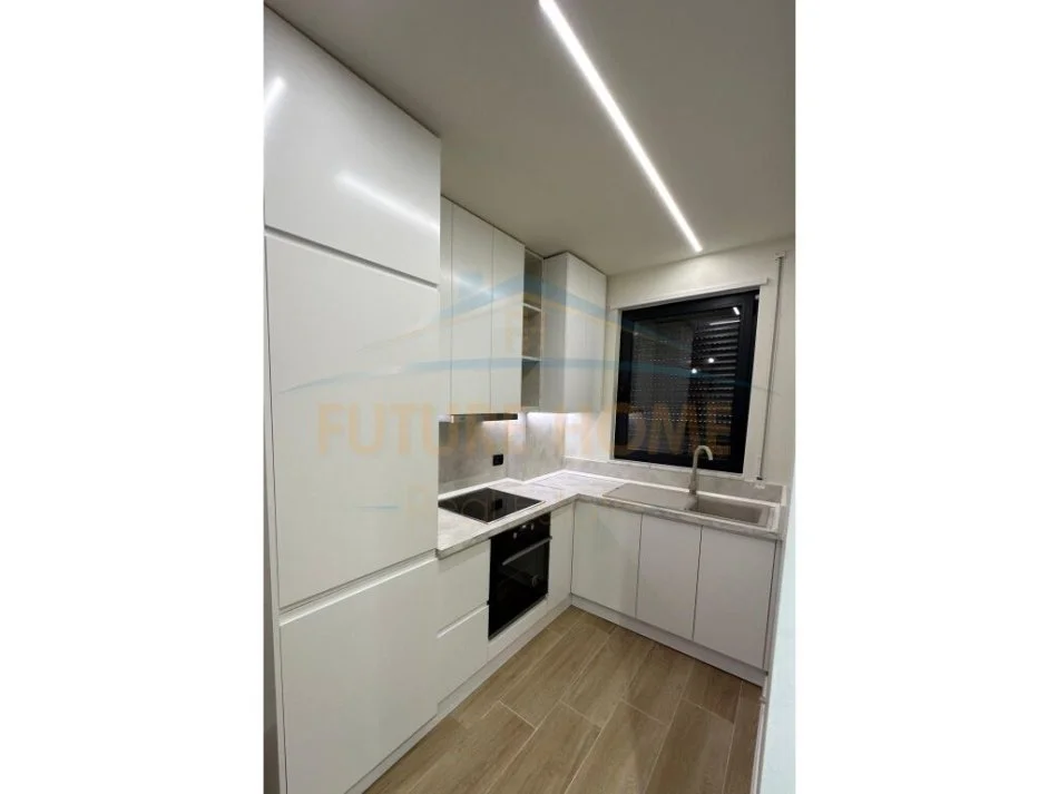 Tirane, jepet me qera apartament 1+1 Kati 5, 65 m² 800 € (Rruga e Durresit)