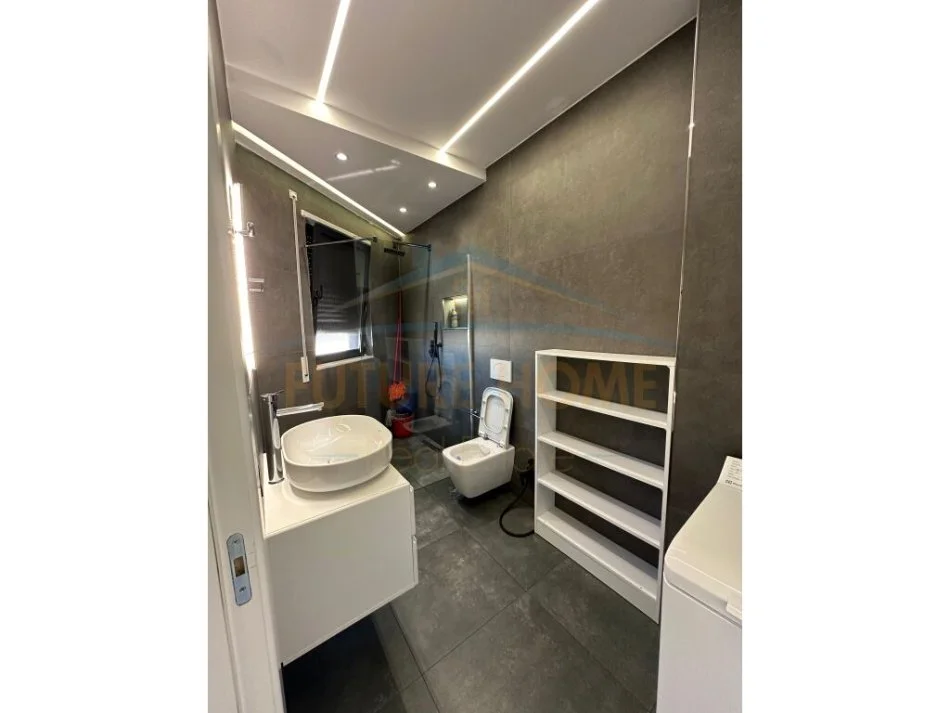 Tirane, jepet me qera apartament 1+1 Kati 5, 65 m² 800 € (Rruga e Durresit)