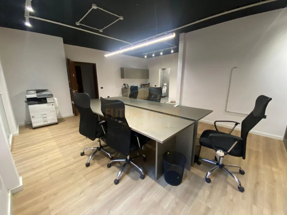 Tirane, shes 2+1 Kati 3, 72 m² 135.000 € (Kompleksi Fz, Liqeni i thate)