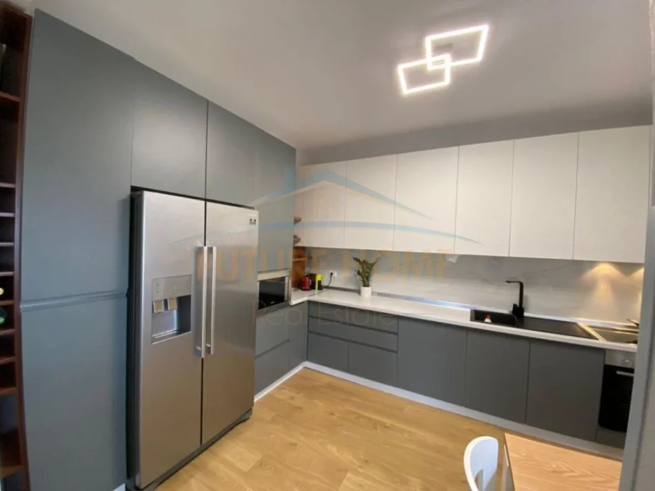 Tirane, shitet apartament 3+1 Kati 9, 156 m² 229.500 € (Ish Fusha e Aviacionit)