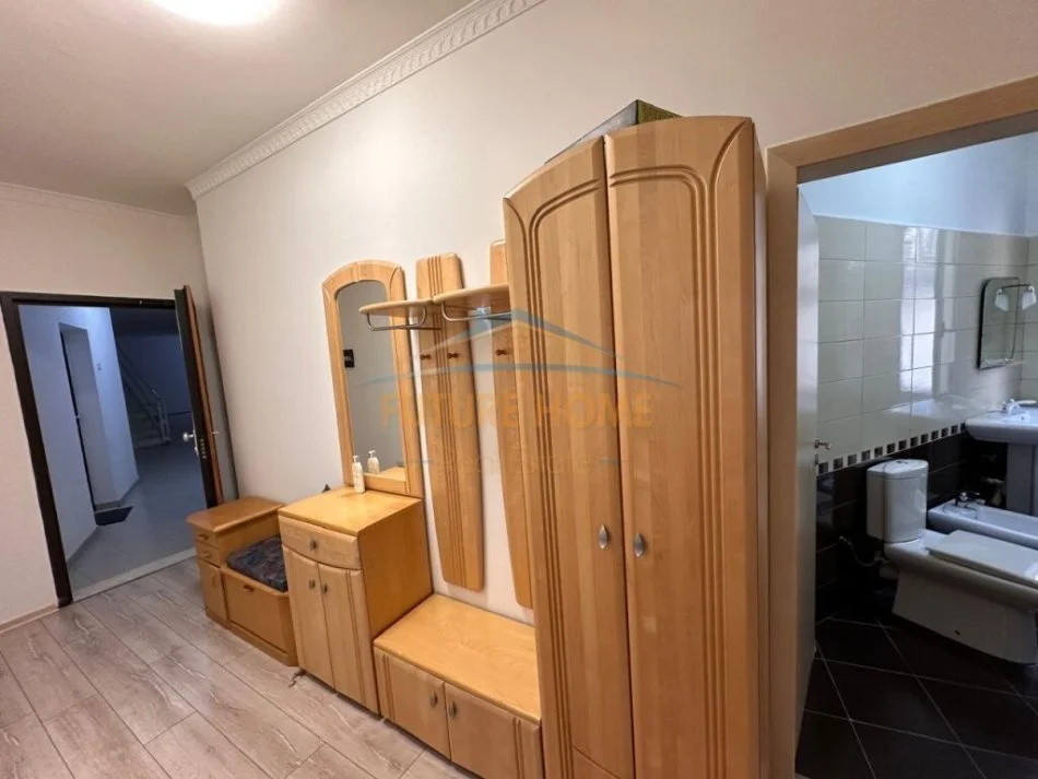 Tirane, jepet me qera apartament 1+1+Aneks Kati 1, 78 m² 600 € (Kopshti Zoologjik)