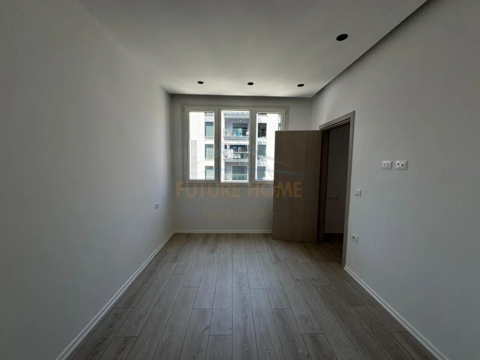 Tirane, jepet me qera apartament 1+1+Ballkon Kati 4, 66 m² 400 € (Unaza e Re)