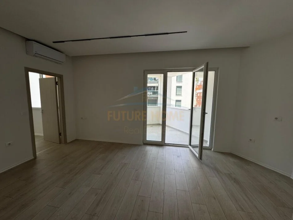Tirane, jepet me qera apartament 1+1+Ballkon Kati 4, 66 m² 400 € (Unaza e Re)
