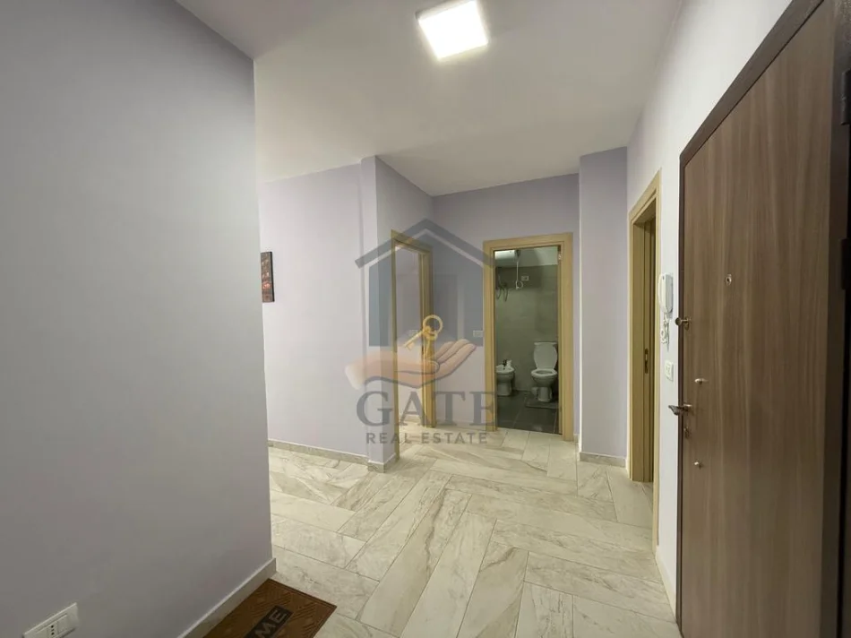 Durres, jepet me qera apartament 2+1 Kati 6, 400 € (Pernoca)