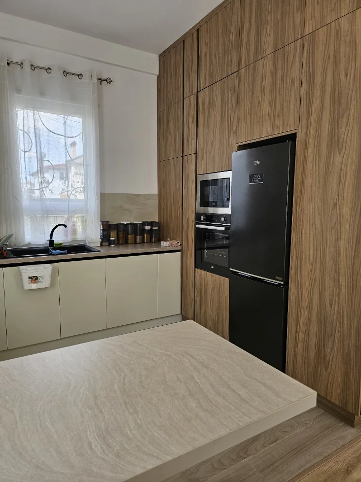 Tirane, jepet me qera Vile 3 Katshe , 170 m² 2.500 € (Vila Lule,TEG)