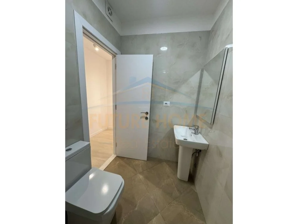 Tirane, jepet me qera apartament 1+1 Kati 1, 57 m² 500 € (Komuna e Parisit)