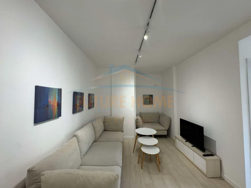 Tirane, jepet me qera apartament 1+1 Kati 1, 55 m² 550 € (Komuna e Parisit)
